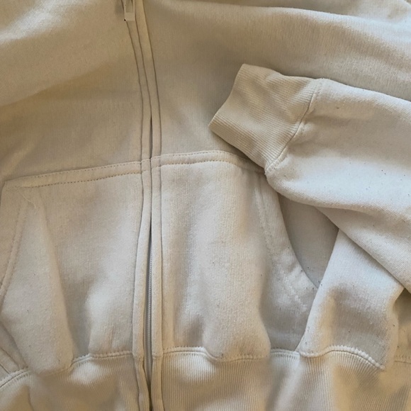 J.O & Co. Cropped Zip up - Picture 4 of 6